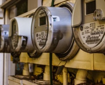Mniej kilowatów, więcej zysków: inteligentne strategie oszczędzania energii w produkcji