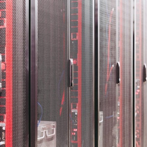 Chmura, która zarabia: jak technologia cloud napędza oszczędności i wzrost firmy